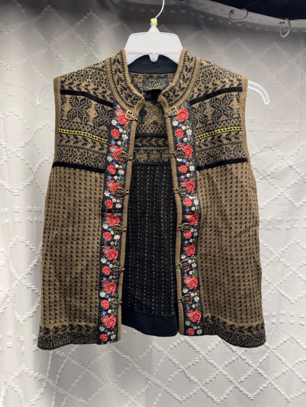 Icelandic Design 100% Wool Floral Embroidered Nordic Knit
Vest Size M